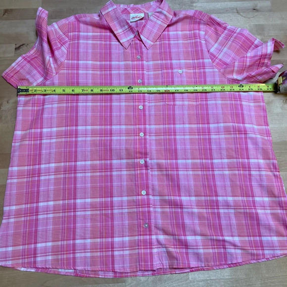 Vintage Chic Short Sleeve Button Down Cuff Sleeve Vent Side Blouse Size 1X Pink - Picture 10 of 12